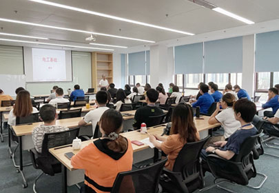 在工作中不断学习,在学习中不断进步